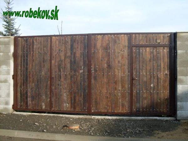 Kovaná brána na mieru – realizácia ROBEKOV, fotografia 9