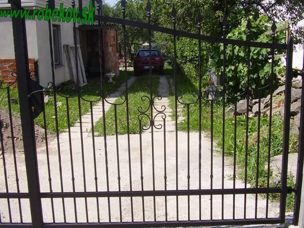 Kovaná brána na mieru – realizácia ROBEKOV, fotografia 81