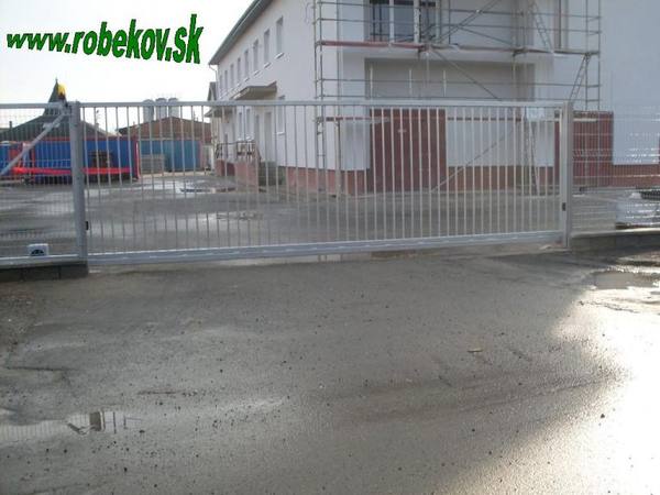 Kovaná brána na mieru – realizácia ROBEKOV, fotografia 72