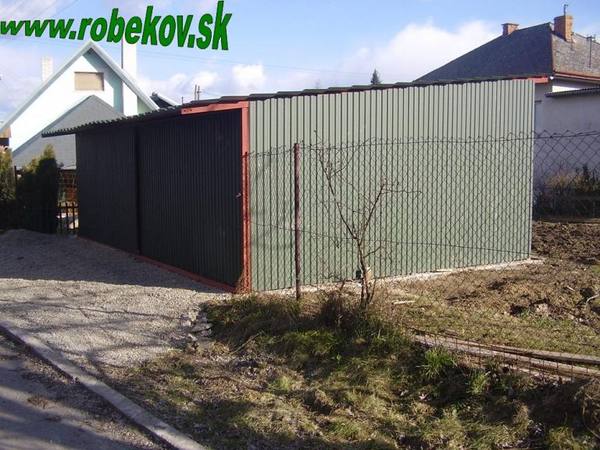 Kovový prístrešok na mieru – realizácia ROBEKOV, fotografia 11