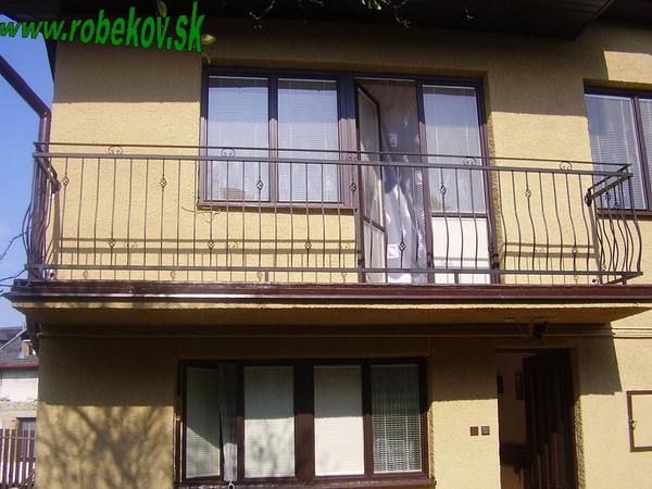 Kovové zábradlie na mieru – realizácia ROBEKOV, fotografia 6